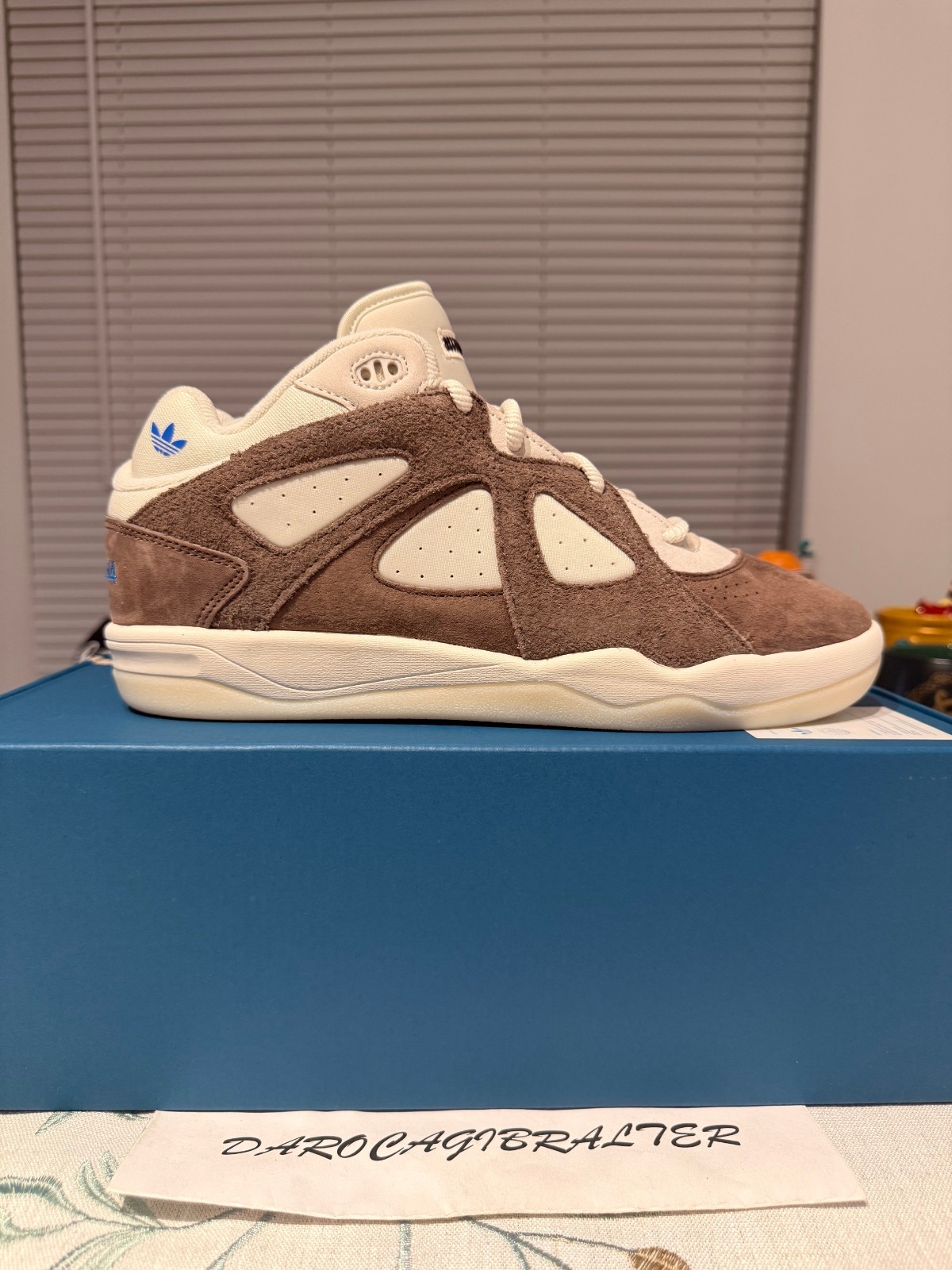 BAD BUNNY PARA ADIDAS BADBO 1.0 BROWN US 9.5 100% AUTHENTIC #1089/1994 thumbnail 2