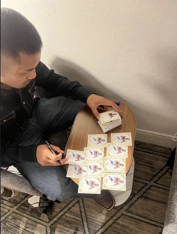 Joshua Van 2025 Colección Campeones AUTO Plata (RC) Novato En Tarjeta Autógrafo Foto 4 de 4