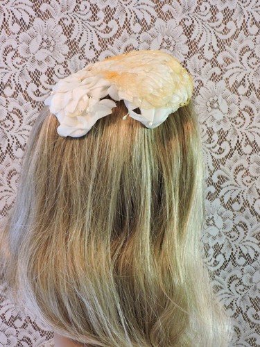 Vintage Ladies Union Made White & Gold Silk Floral Hugger Hat - Picture 4 of 7