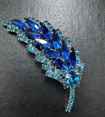 VINTAGE CONFIRMED DESIGNER JULIANA D&E LEAF SHADES OF BLUE RHINESTONE BROOCH