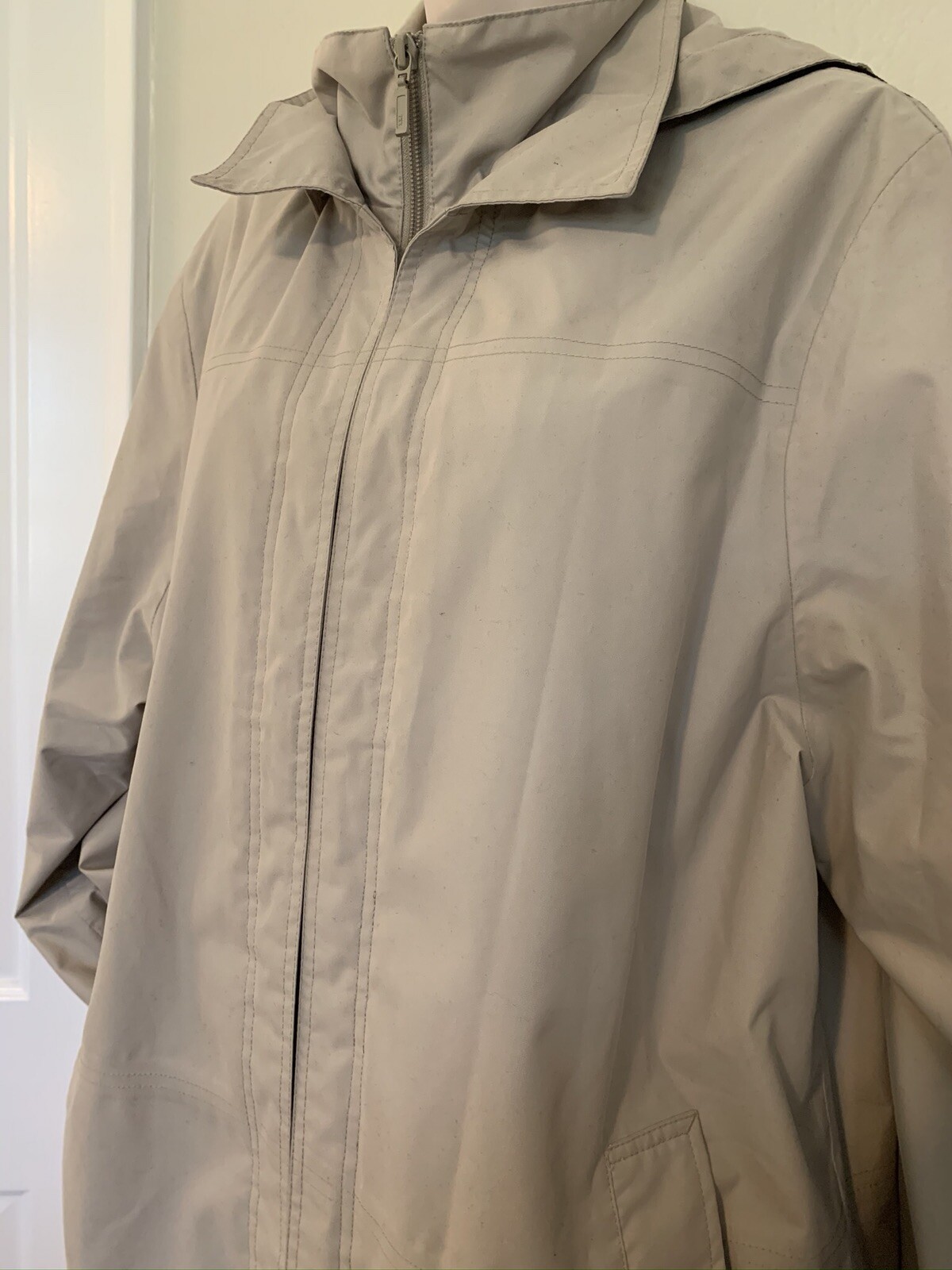 TravelSmith Women’s Long Rain Jacket Coat Zip Front Removable Hood Tan