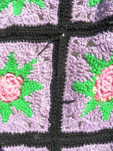 Vtg Crocheted Purple & Black Granny Square Afghan 3D Pink Yellow Roses 62 x 82 - Picture 4 of 6