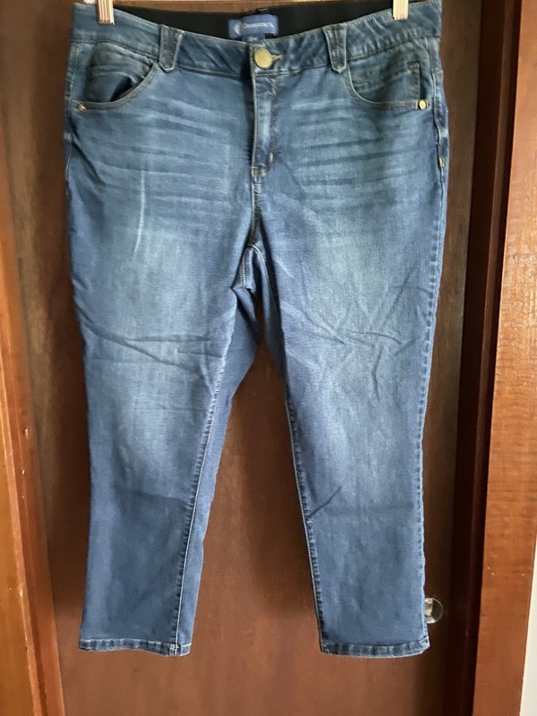 Democracy Women's 18W Blue Denim Cropped Jeans with AB Technology