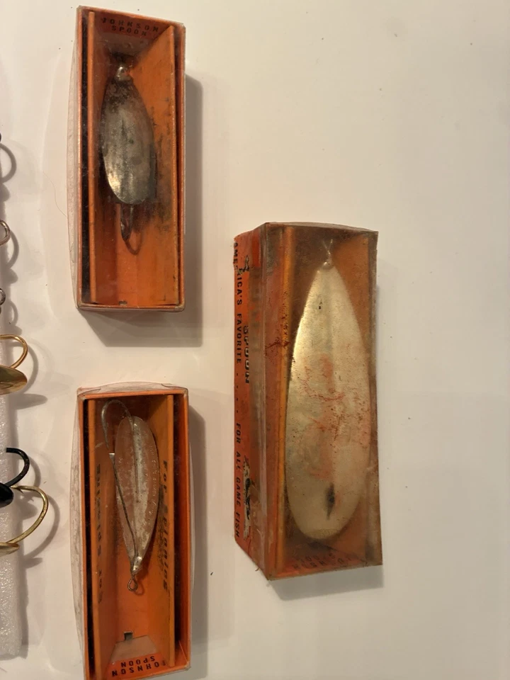 Lote de 10 señuelos de pesca vintage. 3 en caja correcta. Johnson. Daredevel. Foto 2 de 4