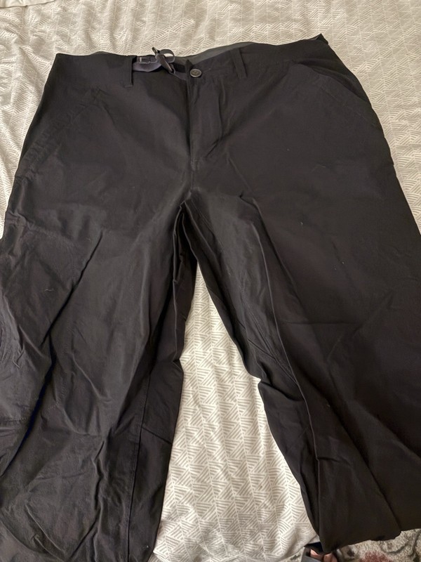 Patagonia Black Pants 33 Men’s Straight Leg 100% Nylon Outdoor Hiking