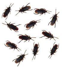 30 Pcs Prank Fake Cockroach Insects Mock Joke Prank Toys Scary Trick Bugs