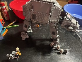 Lego Star Wars 8129 AT-AT W/Minifigs