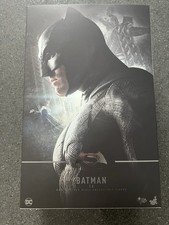 Hot Toys Batman MMS731 1 6 Scale Action Figure Batman v Superman w  Accessories