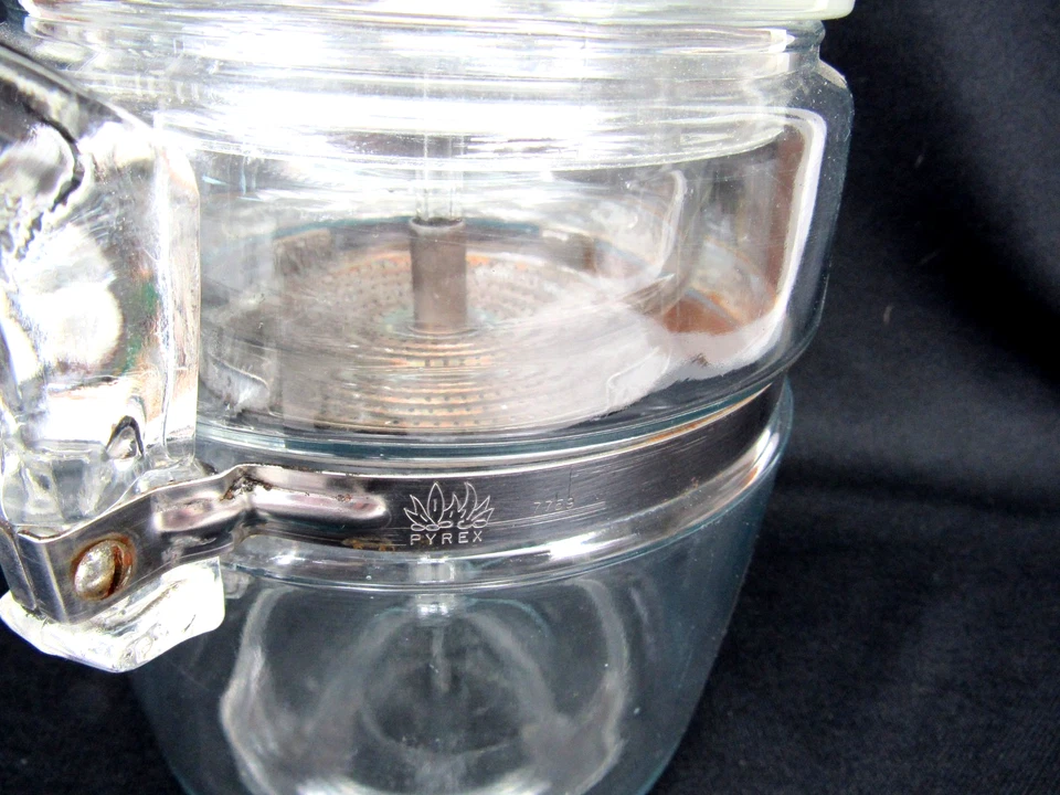 Vintage Pyrex Percolator 9 Cup 7759 Glass flameware nearly complete - Image 3 of 4