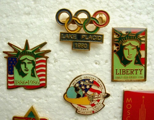 9 Vintage Lapel/ Hat Pins: Star Trek, Apollo, Olympics, Centennial & Trains - Picture 9 of 10