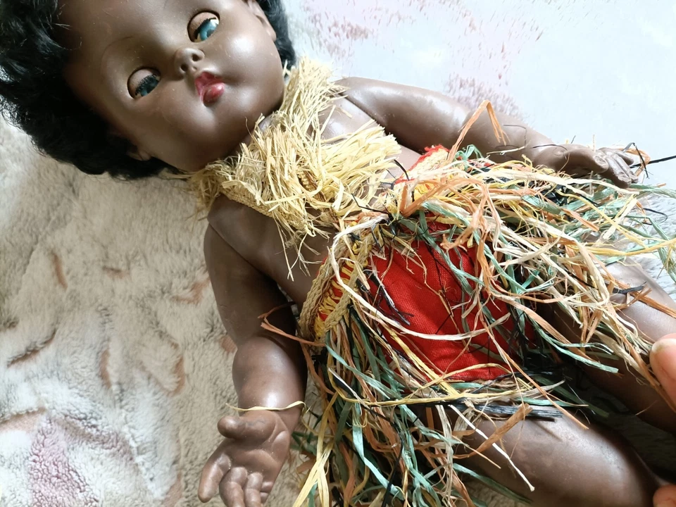 Bambola nera marchio Ratti in composizione, vintage - Immagine 2 di 4