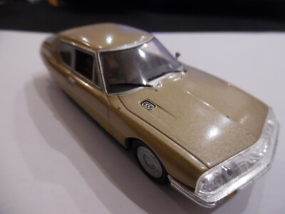 1/43ième – DINKY TOYS – RENAULT 16 BLEUE intérieur rouge