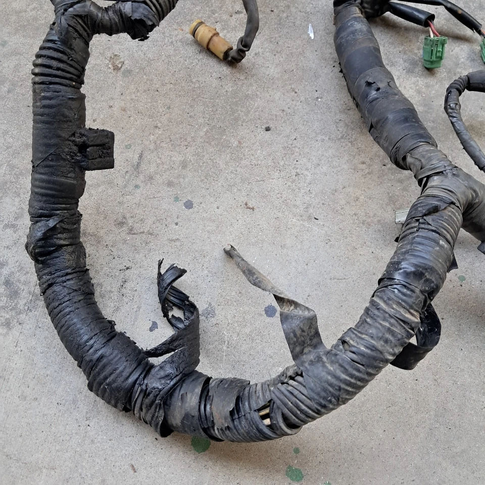 1987-1988 TOYOTA CAMRY M/T Engine Harness OEM 82111-32160 - Image 4 of 4