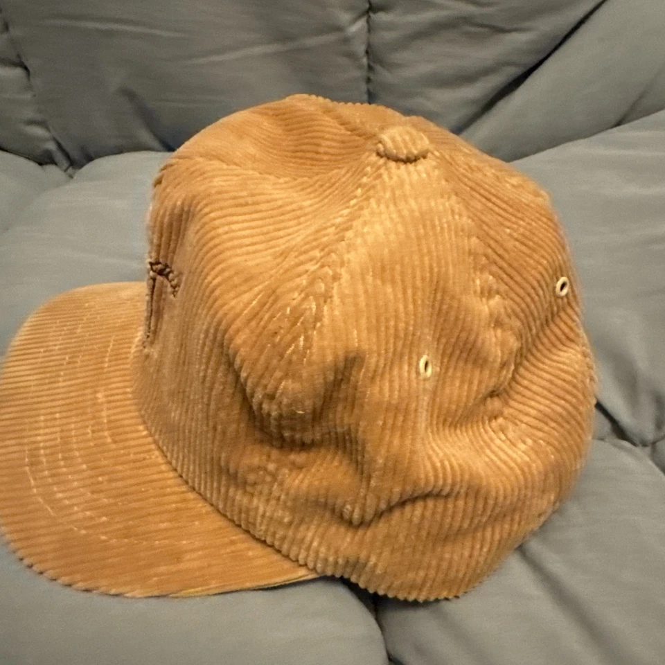 Sombrero trasero a presión de pana bordado Suzuki Cavalcade 1400 de colección raro 85-88 solamente Foto 2 de 4