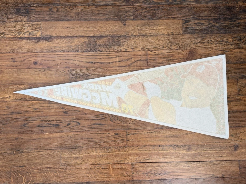 Banderín Mark McGwire 70 jonrones Cardenales de San Luis 28x11,5 fieltro 1998 DE COLECCIÓN Foto 2 de 2