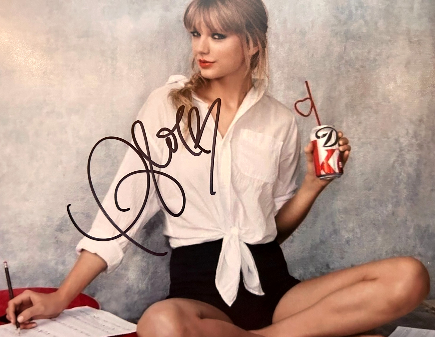 TAYLOR SWIFT Hand Signed Original 8x10 inch Photo Authentic Autograph w/COA