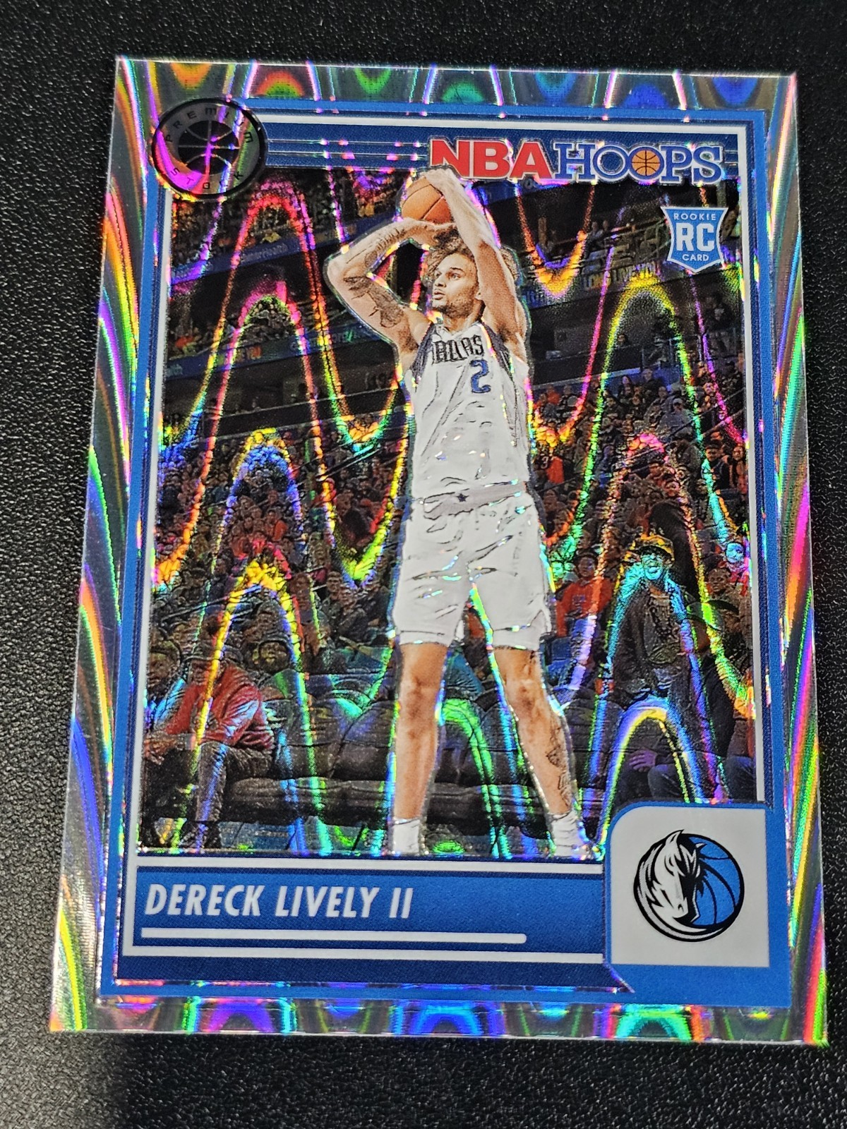 2023-24 NBA Hoops Premium Stock DERECK LIVELY II Seismic Prizm RC #253