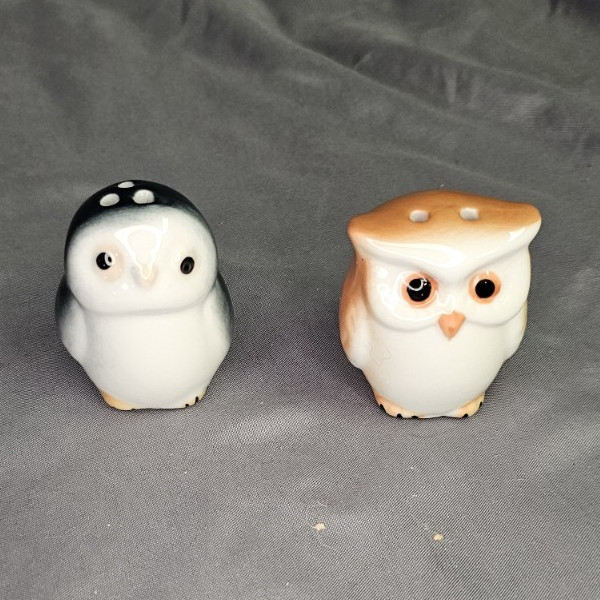 Mini Ceramic Owl Salt & Pepper Shakers Set of 2 White/Brown Vintage Retro