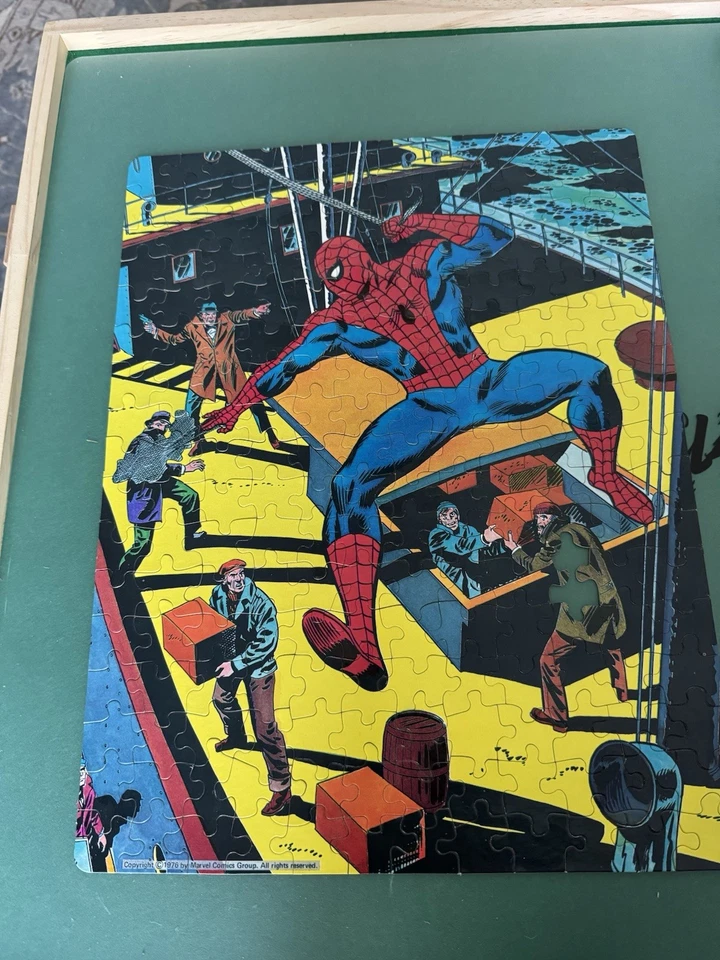 Whitman Marvel Puzzles 200 pieces: Hulk Spiderman Read - Image 3 of 4