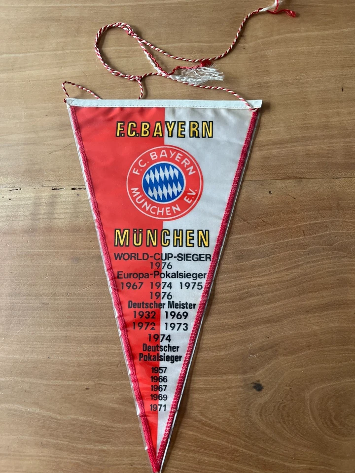 FC Bayern Munich grand fanion plastifié - Photo 2/3