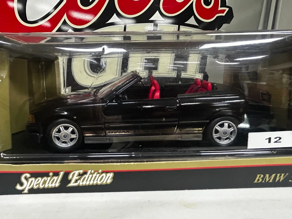 Maisto 1993 BMW 325i Convertible Special Edition 1:18 Scale Diecast Model Car - Image 3 of 4