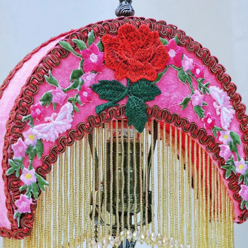 Lámpara de Mesa Decorativa, Lámpara de Mesa Rosa Forma de Luna, Lámpara Mariposa Bordada... Foto 4 de 4