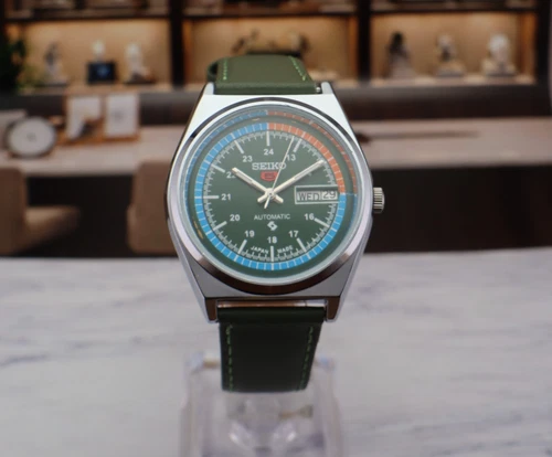 Vintage Seiko 5 Automatic Day- Date  Japan 6309A  Men's Wrist Watch