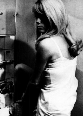 Catherine Deneuve from Repulsion washing her feet in bathroom sink 5x7 photo