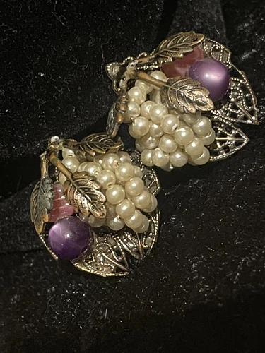 Vtg Rare Miriam Haskell Pearls &purple Moonstone Grape Brass Leaves Earrings 1”