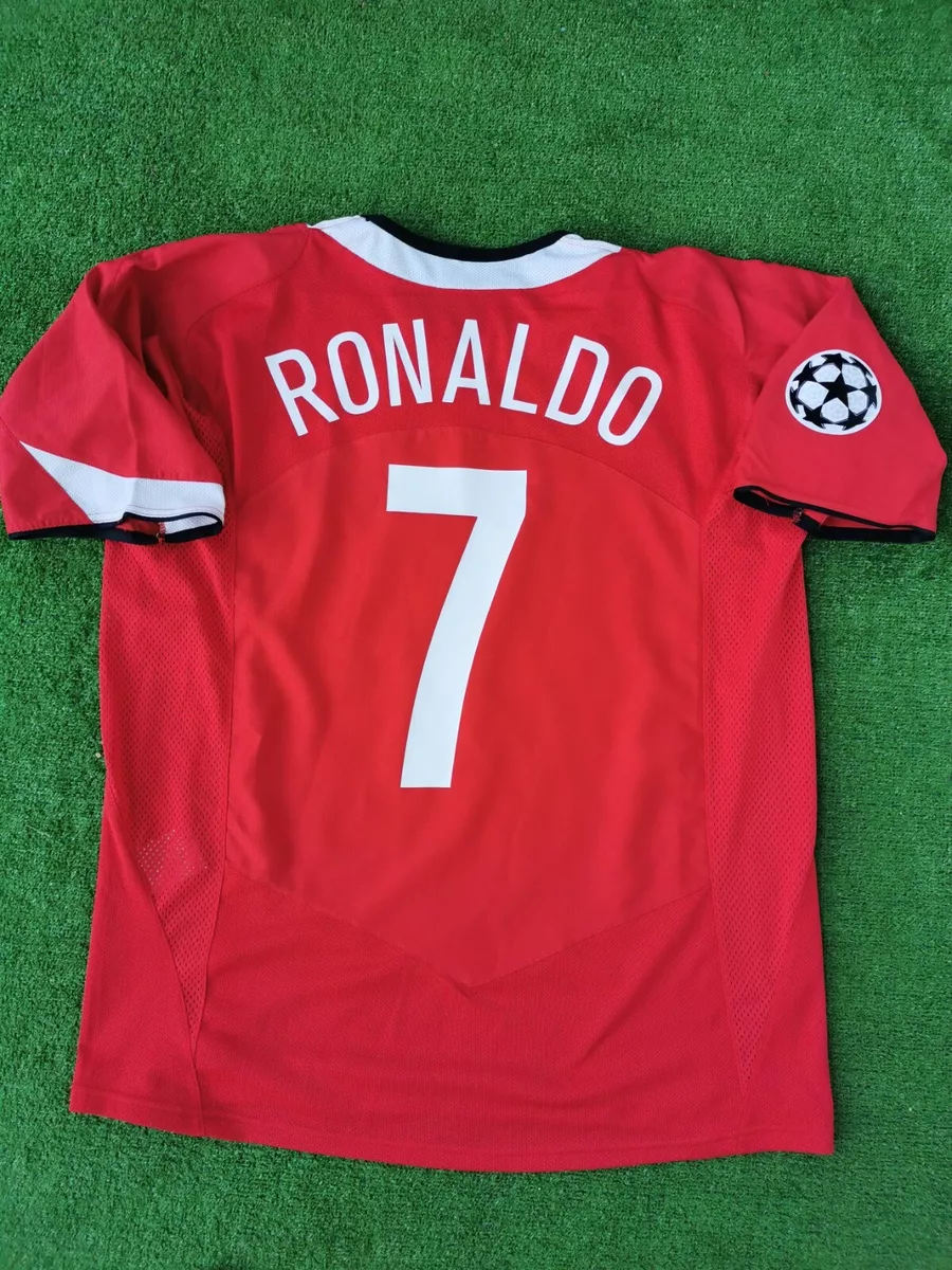 The printed shirt Louis Vuitton worn by Cristiano Ronaldo on his