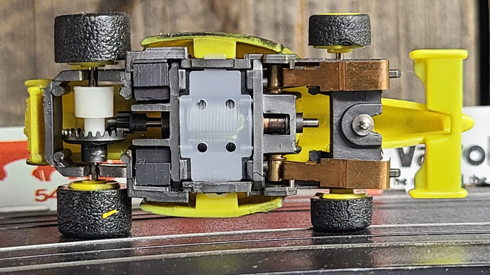 formula-tyco-mattel-wheels-440x2-5-buzzin-hornets-f1-yellow-black-ho
