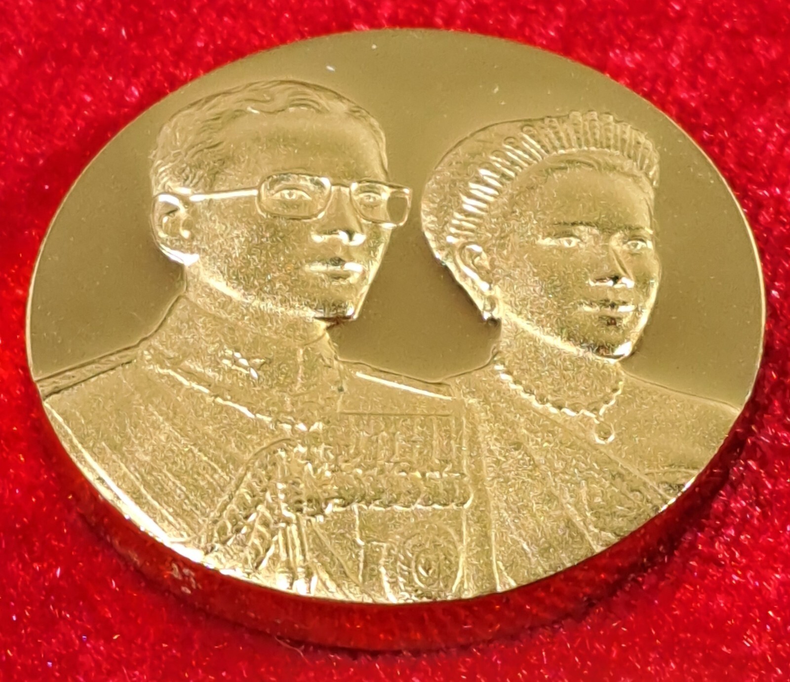 2002 “Bestowal” Thailand copper glit proof medal, RAMA IX & Queen, UNC