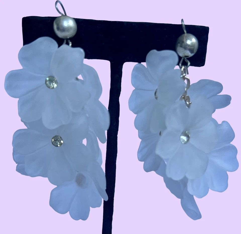 Vintage WHITE FLOWER CLUSTER Long Dangle Earrings Rhinestones Japanese Lucite - Image 4 of 4