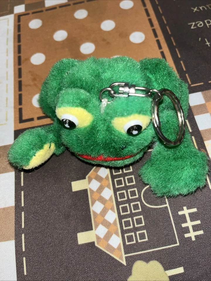 Vintage 1997 Ganz FUZZLINGS Little Frisco Frog Style 2104 Keychain Mini Plush - Image 2 of 4