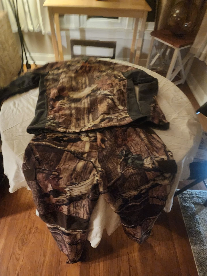 Under Armour Men's Hunting Suit - Image 4 of 4