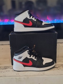 Air Jordan 1 Mid S 6 Boys EUC. w/ Box