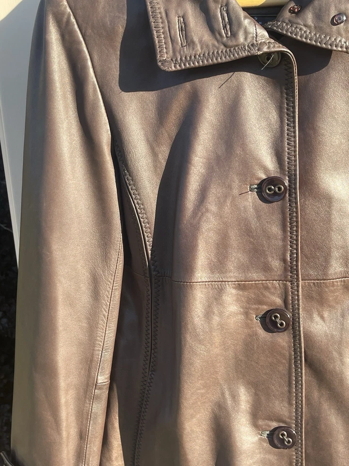 Jaqueta Completa Jones New York JNY Feminina Couro Marrom Manga Longa Tamanho P - Imagem 3 de 4