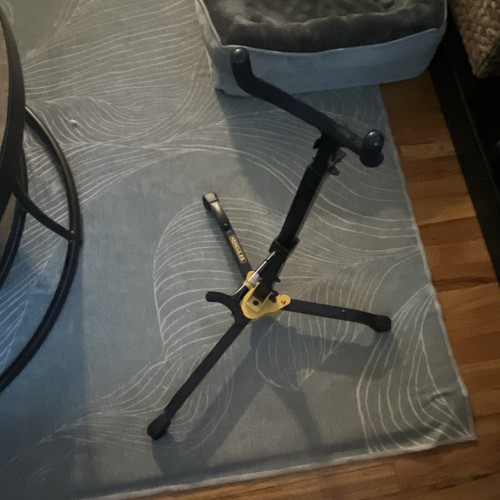 Hercules Foldable Portable Saxophone Stand Black Yellow Metal Tripod Holder