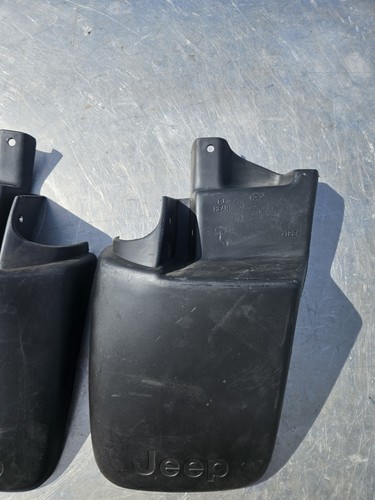 97-06 JEEP TJ WRANGLER FRONT & REAR SPLASH GUARD MUD FLAP SET OEM 82202307 SET - Picture 2 of 10