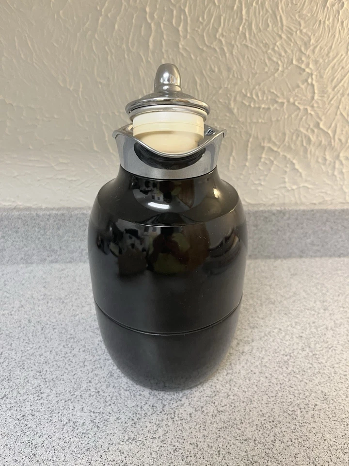 Jarra térmica Alfi Zitzmann Alemania Occidental cromada negra 1L mediados de siglo Foto 2 de 4