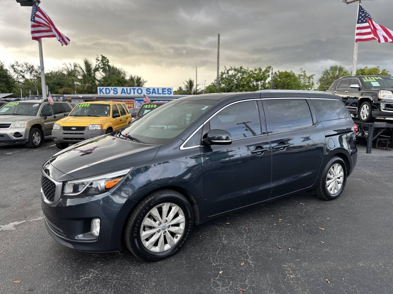 2016 Kia Sedona EX 4dr Mini Van thumbnail 3