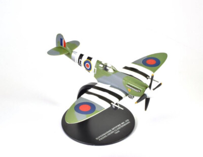 Supermarine Spitfire Mk1Xb Die-cast Model Fighter Aircraft 1944 Scale:1:72 NEW