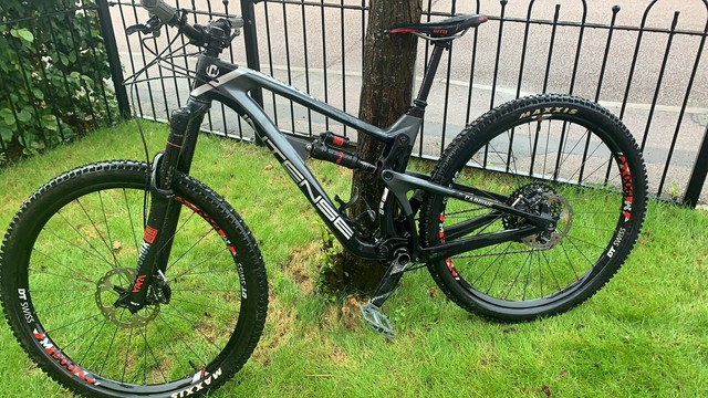Intense Carbine 29C Medium Full Suspension Mountain Bike in Grey Intense Carbine 29C Medium Full Suspension Mountain Bike in Grey