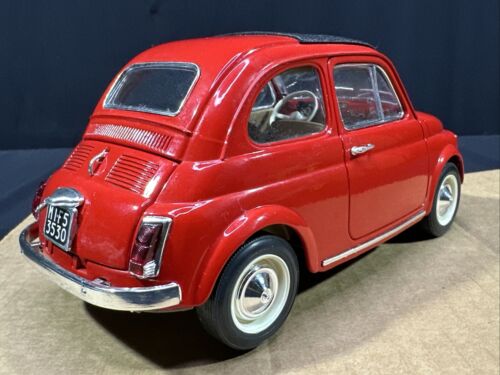 Burago Fiat 500 F Closed Roof 1965 Red Diecast Model Gold Collection 1:16 - Picture 6 of 18