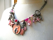 Joli collier argenté Rose et saumon signé HERVAL MADE IN FRANCE Excellent état