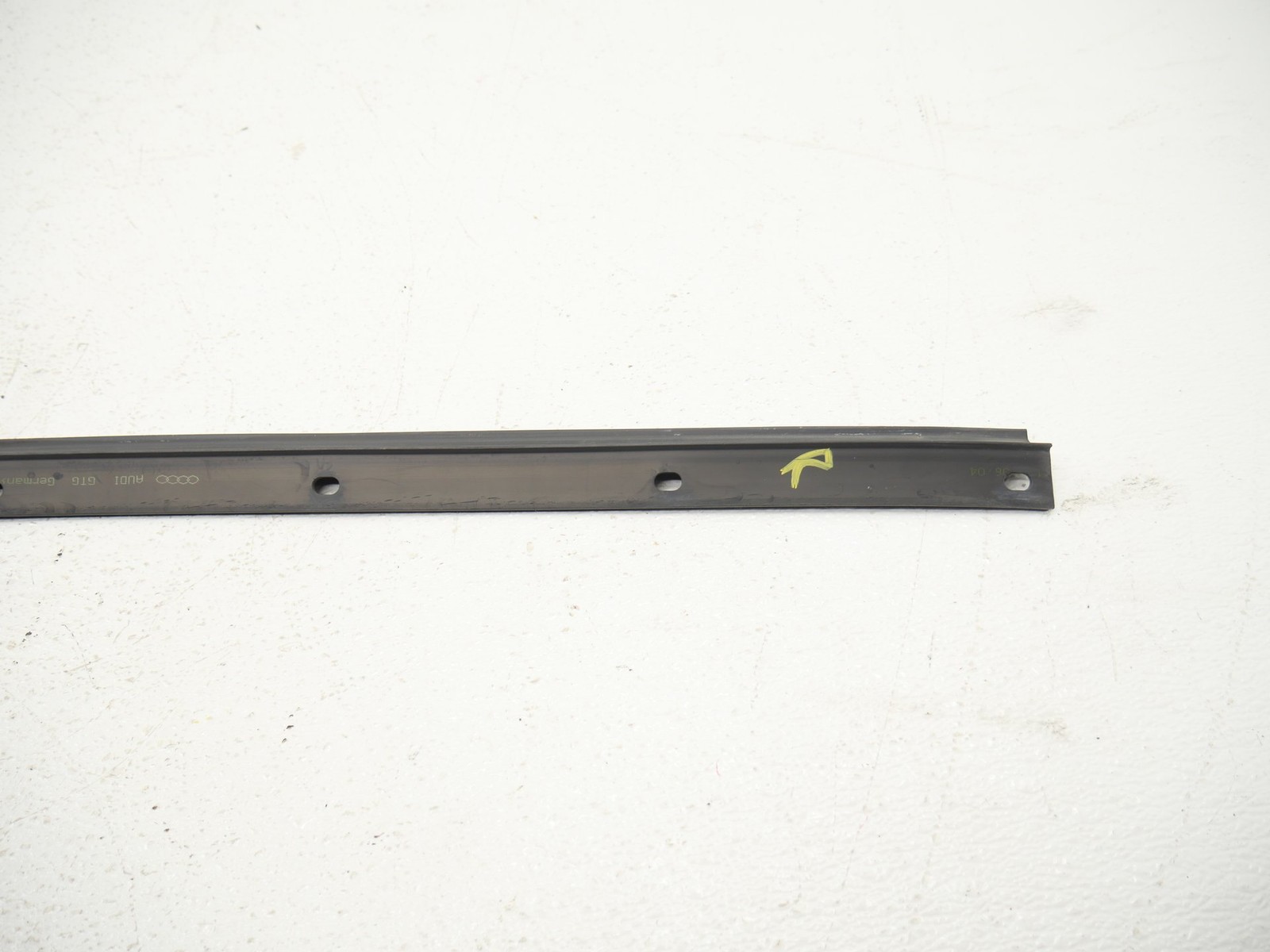 Audi R8 Spyder 2017-2023 Front Right Outer window scraper seal P/N 4S0837478A
