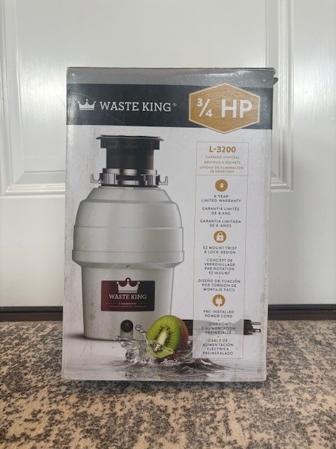 Waste King 3/4 HP L-3200. Garbage Disposal EZ Mount Twist & Lock Design Open Box