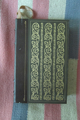 ROBINSON CRUSOE by Daniel Defoe / Franklin Library 1979~ Very Good Copy, Illus.