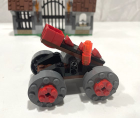 LEGO 70402 The Gatehouse Raid 100% with Manual, no box - 2013