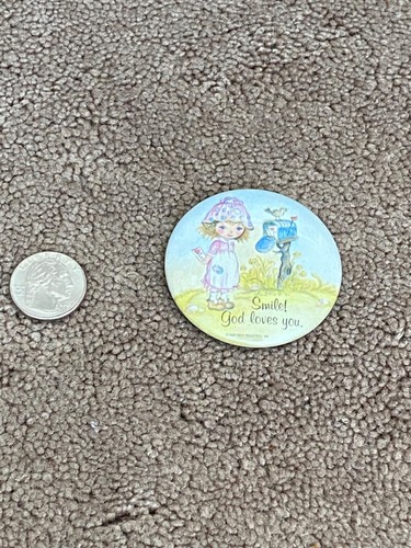 Smile God Loves You Button Vintage 1980's Button - Picture 5 of 6